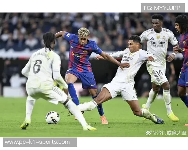 2012年皇马与巴萨经典对决回顾足球历史上的巅峰对抗