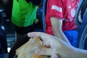 8月17日：5-0横扫西甲队谢幕！足球小将排名第6完赛董路现场发钱，每人500欧